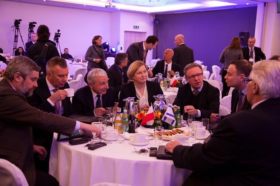 Margherita_PPP's tweet photo. @Diarek_ @EwaLTylkoPytam Ja uwierze Morawieckiemu w dniu, kiedy ujawni fotki #konfederatow na obradach #Dumy 😉
Jak na razie mamy zdjatka z #Knesset w Krakowie https://t.co/t5DTy5ZmoV