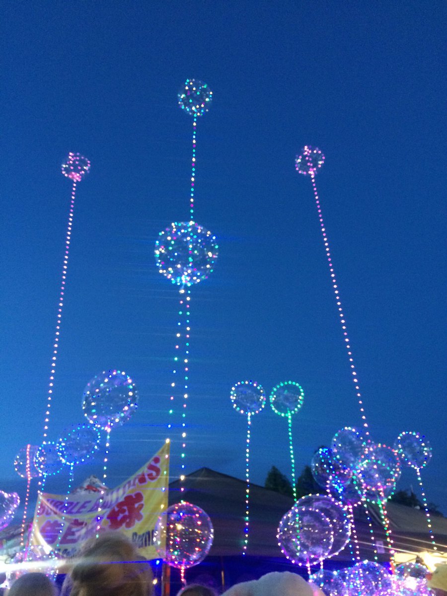 nubnubmoo's tweet photo. Yup, obsessed. Looks like #Fireworks. #ledballoons #magical #loveit https://t.co/96Dz5rzA4M
