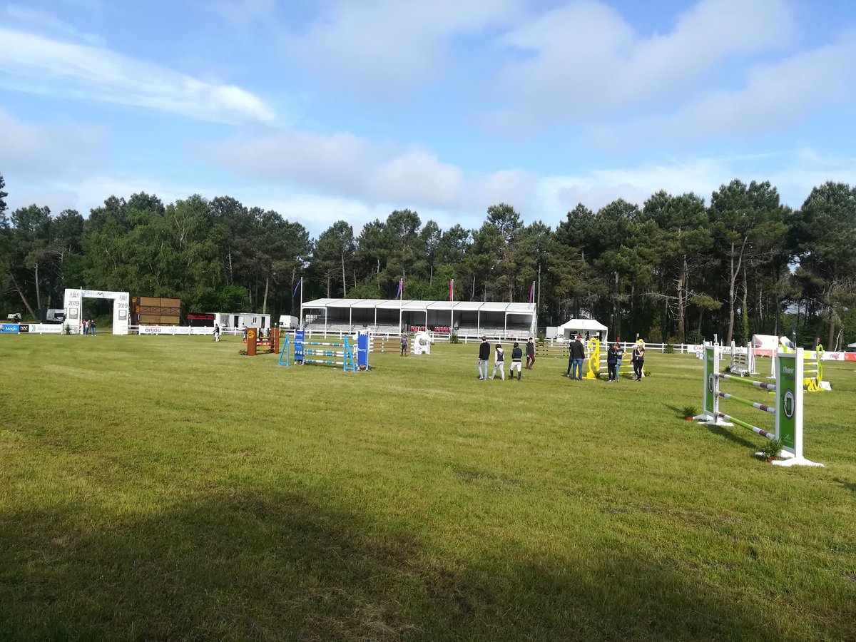 al_solutys's tweet photo. #SaumurComplet c'est maintenant ! Prêt pour le départ du #Cross https://t.co/A9YpDfyDrx