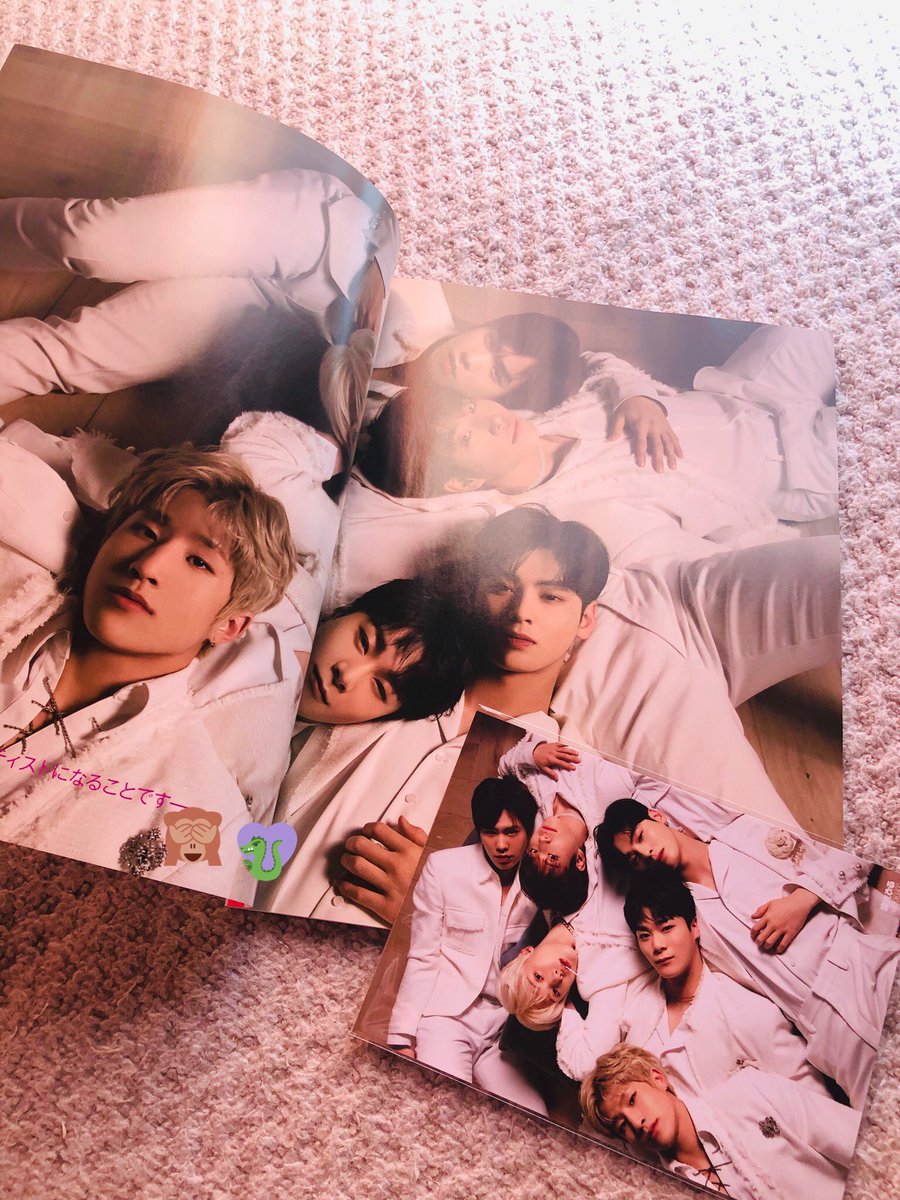 heavenlystro's tweet photo. IT JUST ARRIVED OMYGOSH 🥳
#myfirstever #magazinebought https://t.co/OM8KQDbsRc