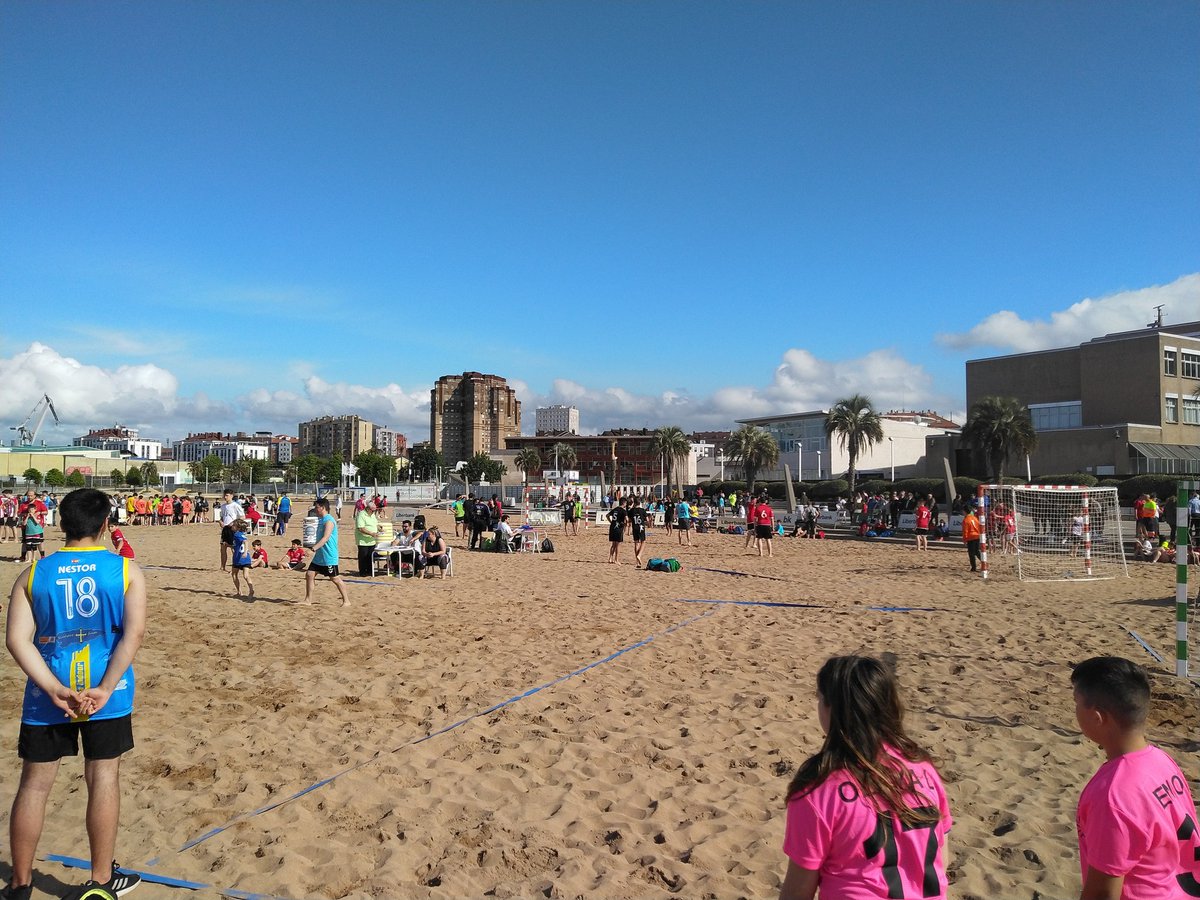 Este fin de semana estamos en la Playa del Arbeyal jugando el Torneo de Balonmano Playa que organiza @FBMPA_oficial. ¡Hasta el momento el tiempo acompaña! ☀️ ¡¡¡Esperamos que siga siendo así!!! #SOMOSCODEMA #cadetemasc #infantilfem #alevinmasc #benjamonmasc