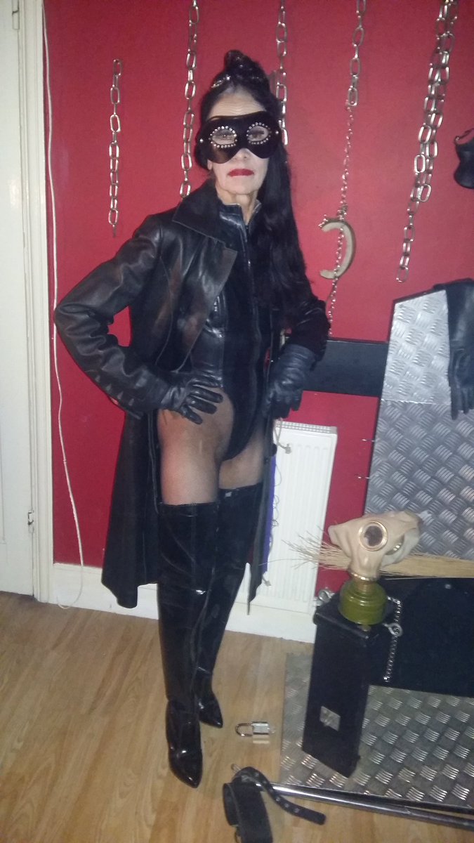 Lick her boots comic — pic 2