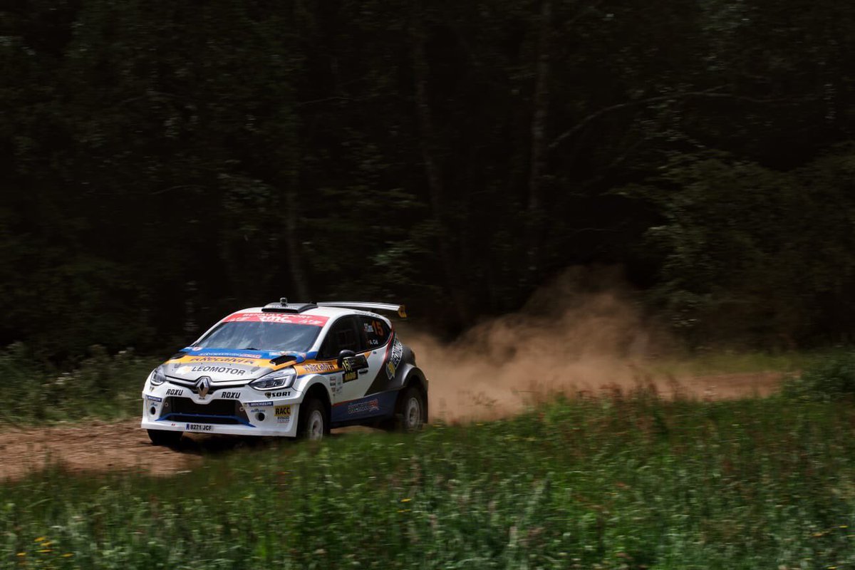 FranCimaArt's tweet photo. Fran ya se encuentra disputando el primer tramo de hoy en el @RallyDaAuga https://t.co/J5b36iDHOa