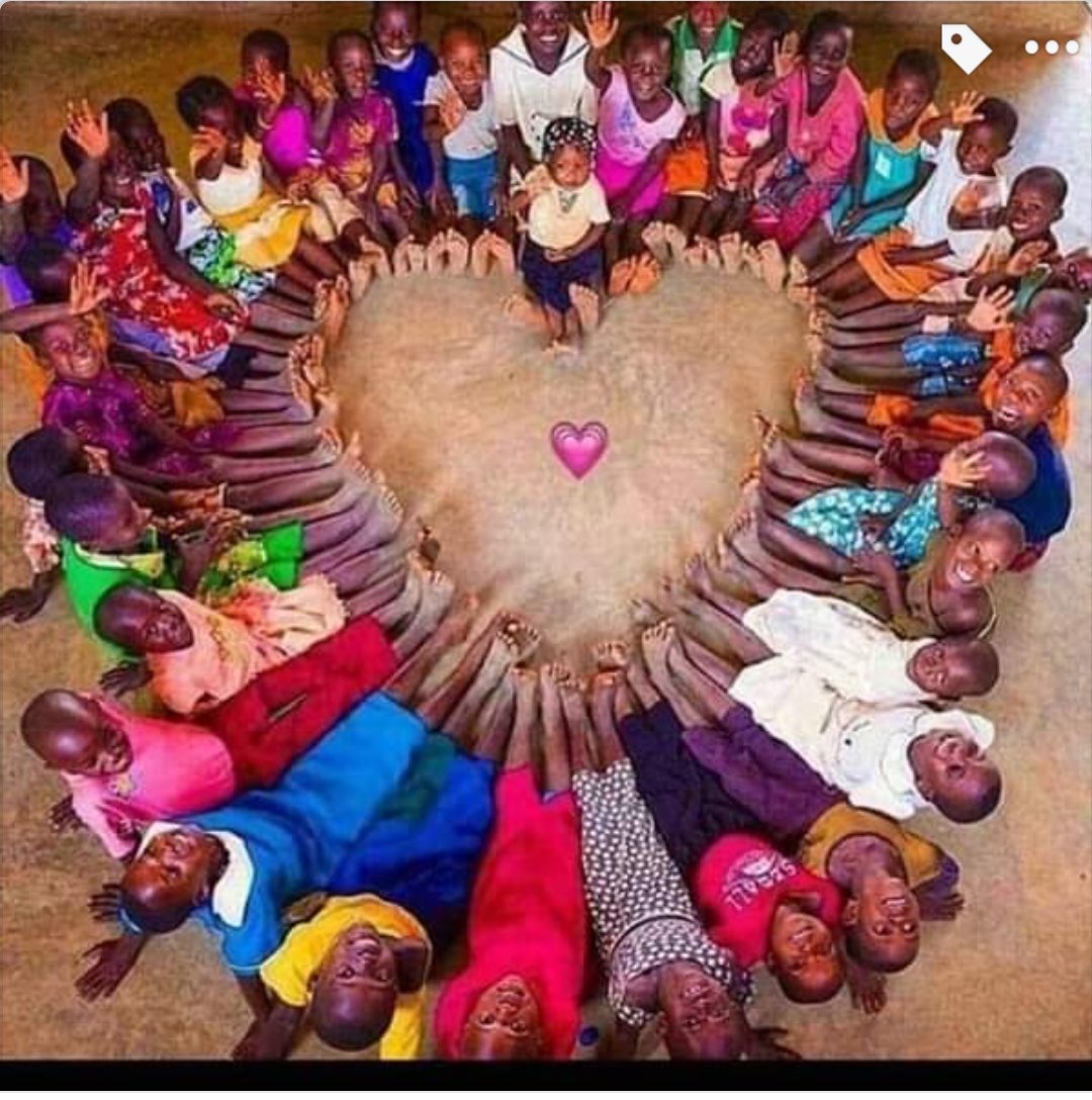 Mutluluk zor bir şey değildi,
Ama insanlar mutsuzluğu seçti...