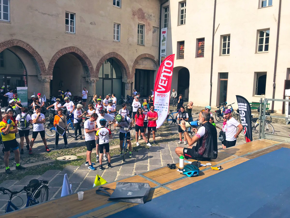 pablocanateam's tweet photo. La partenza della tappa del #VentoBiciTour2019 da #CasaleMonferrato a #Cornale e #Bastida: buona pedalata ragazzi 🚴🏻‍♂️🚴‍♀️🚴🏻‍♂️

#Stolti #CaMon #Restanza #Monferrato #inMonferrato #vento #VentoBiciTour #venezia #torino #fiumepo https://t.co/RfPqEbFHbA
