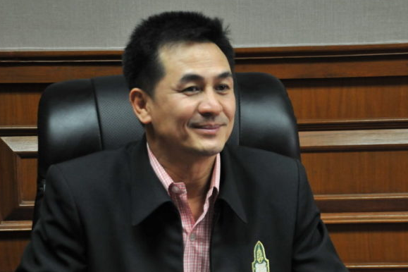 sirotek's tweet photo. หมอชลน่านของพรรคเพื่อไทยโดดเด่นควรจะมีโอกาสได้เป็นประธานสภาหรือผู้นำฝ่ายค้าน มีความฉาดฉาน มี charisma มีความแม่นยำข้อบังคับ และมีความสามารถในการอภิปราย https://t.co/iddJdg10uV