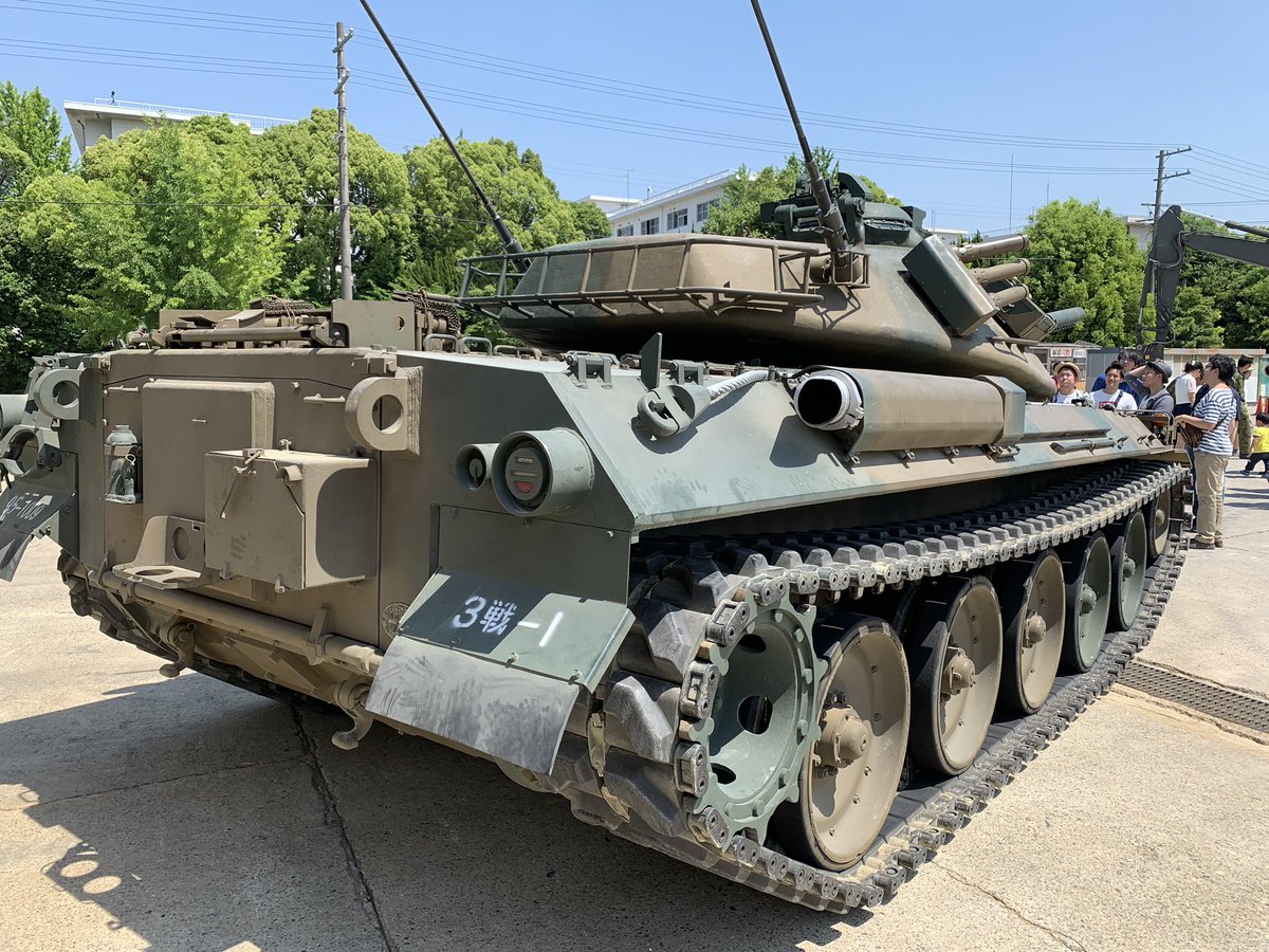Buffie バフィ 装備品展示にて 74式戦車 世代的には先先代になりますが まだまだ頑張りますよ やっぱり戦車はイイ ちなみにもう1両は試乗に使われていました 大久保駐屯地記念行事 74式戦車 戦車 陸上自衛隊 自衛隊 装備品展示 T