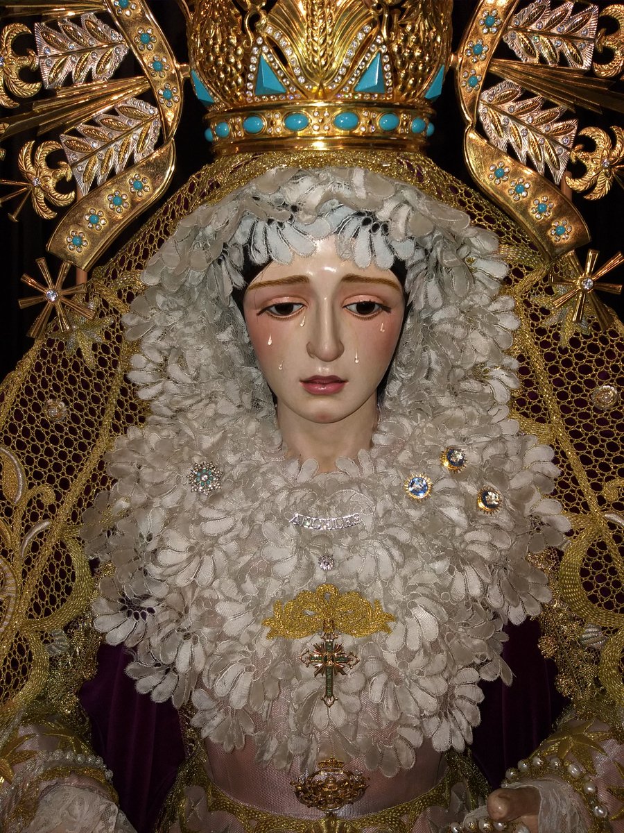 En estos momentos, da comienzo el Besamanos Extraordinario  de Nuestra Señora de los Ángeles, con motivo de su #CoronaciónÁngeles
#ReinaySeñoraNuestra