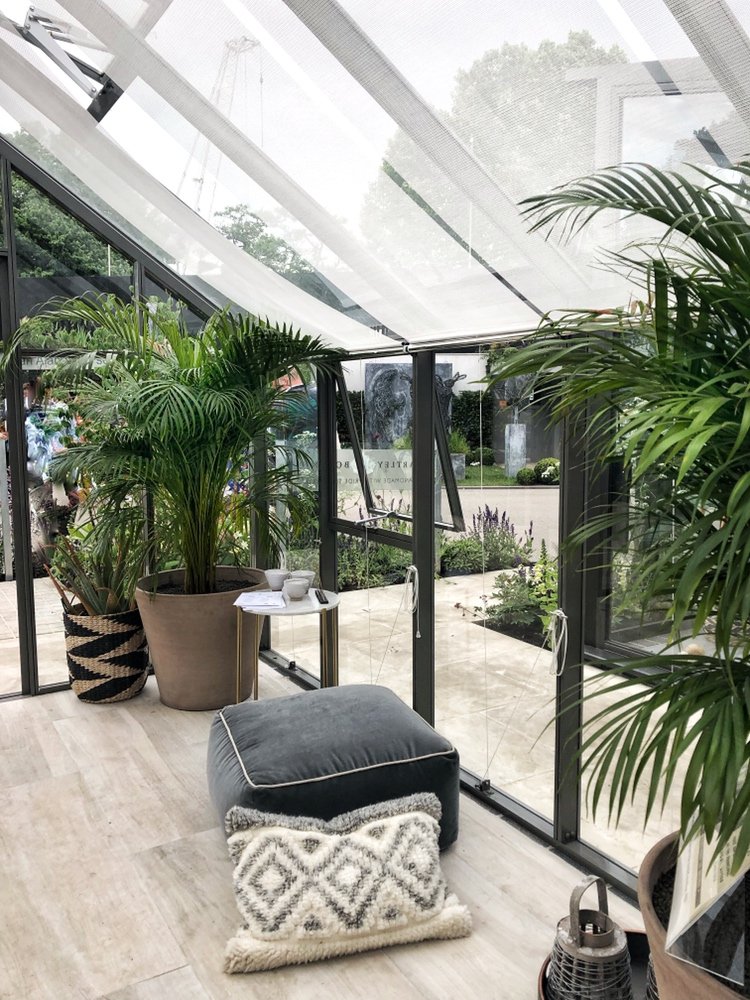 floriansbotanic's tweet photo. Mr PLH and I took a day off yesterday to visit #chelseaflowershow and wow what an experience. This was one of the glasshouses by @hartley_botanic which was exquisite. 🌱

Happy Bank Holiday Weekend Fronds 🌱

#londontown #botanicals #londoner #lovegreatbritain #botanicalhome https://t.co/mVNrUeV7pH
