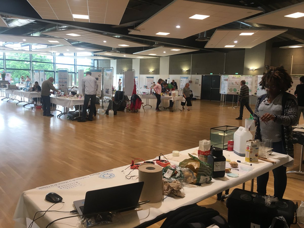 TrouilletCamil1's tweet photo. La journée grand public chimie &amp; terroir a débuté !  @KAkoumany et moi-même avons le plaisir de représenter le @CeisamLab et @FacSciencesNtes à Carhaix aujourd’hui ! Venez nombreux pour célébrer la chimie ensemble ! 👩🏻‍🔬 https://t.co/KVyXyhxVVm