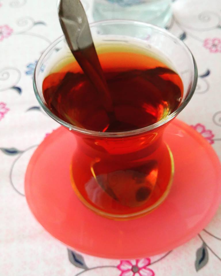 hati_cel's tweet photo. Bir sıcaklık arayışıdır Sevgi,
Eğer sıcaklık bulmasaydık,
Severmiydik Çayı...🌿 https://t.co/srfJufDnfC