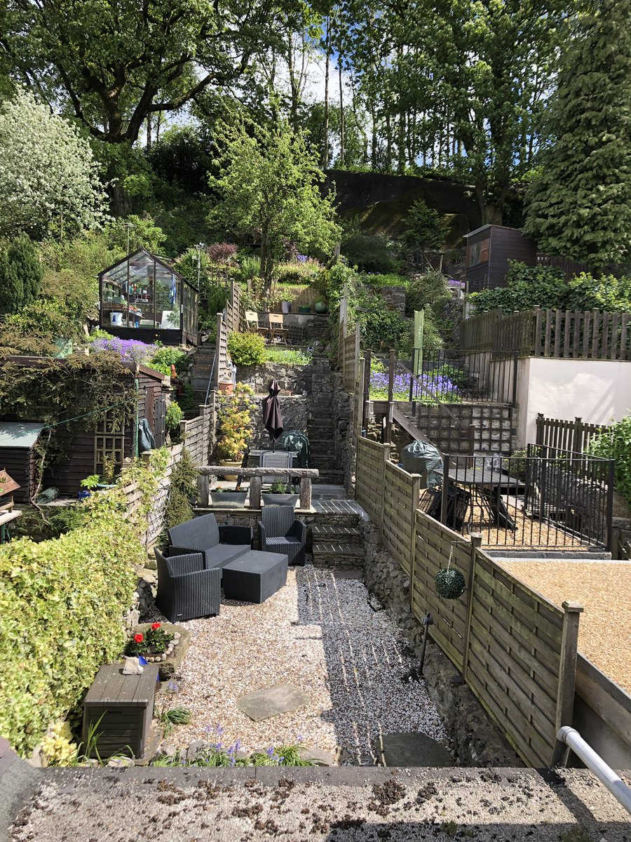The Cottage garden is ready for people to enjoy. A real little suntrap to be enjoyed with a bottle of Prosecco, of course ;) #PeakDistrict #HolidayCottage #DogFriendly