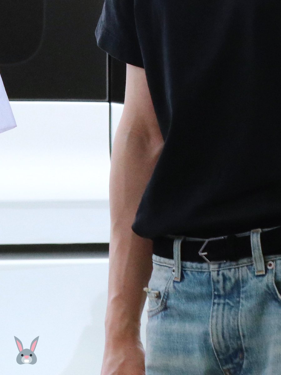 forever___ex0's tweet photo. 190525 ICN
와🤭🤭
#suho #수호 https://t.co/itwYcmH7uZ
