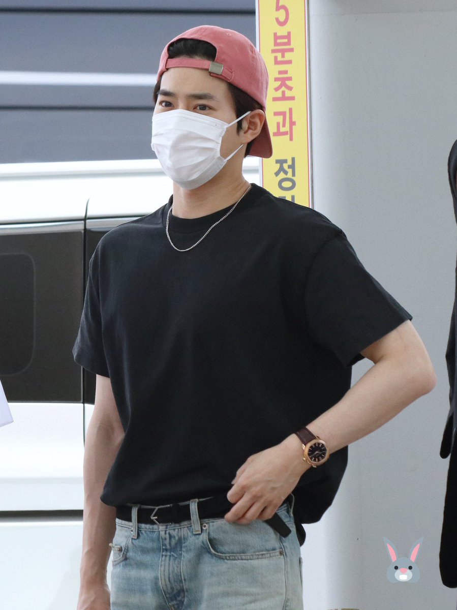 forever___ex0's tweet photo. 190525 ICN
와🤭🤭
#suho #수호 https://t.co/itwYcmH7uZ
