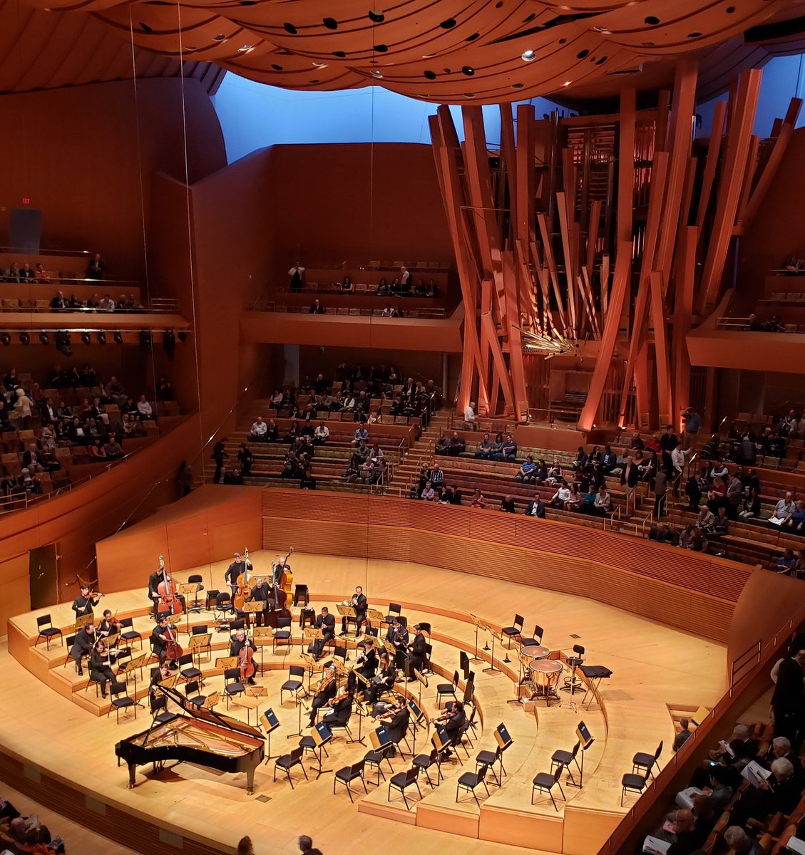 KeeKeeSage_1's tweet photo. Great @LAPhil concert at #WDCH tonight leading up to Beethoven's 250th b'day next year - Piano Concertos 4 & 5. Two brilliant performances by soloists, Yulianna #Avdeeva & Javier Perianes (@perianespiano), but I can't help playing favorites - I loved #5, the Emperor concerto! https://t.co/v78dmEAcIn