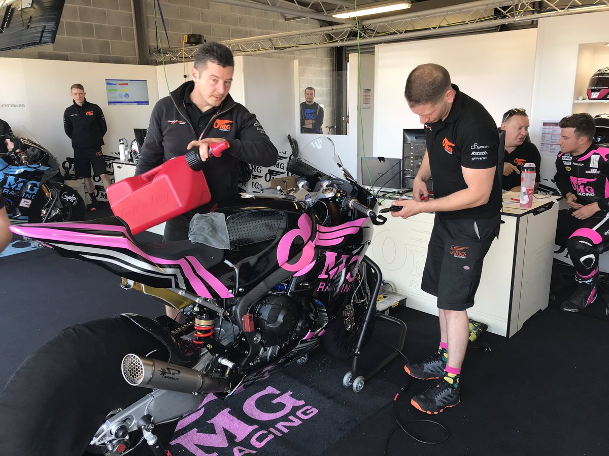 THIS. 👏 TEAM. 👏 😍

Say hello to the sequel... The #PinkPanther Returns! 

What an effort from the whole team overnight to get her back to her best 💪

#OMGRacing | #BSBisOMG
