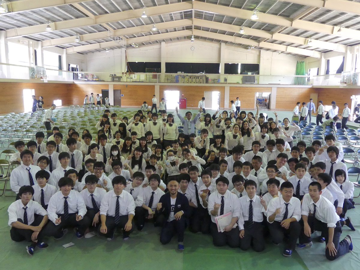 YuKuboki's tweet photo. 宮崎県延岡市の尚学館高等部と延岡学園高校の進路講演会で

【自分を否定しない生き方】を
テーマにお話をさせて頂きました！

海外でサッカーを通して経験したことから、学生たちの小さな「きっかけ」となれたらすごく嬉しいです。

＊衣装提供 @SY32_staff https://t.co/axYX6IMm8M