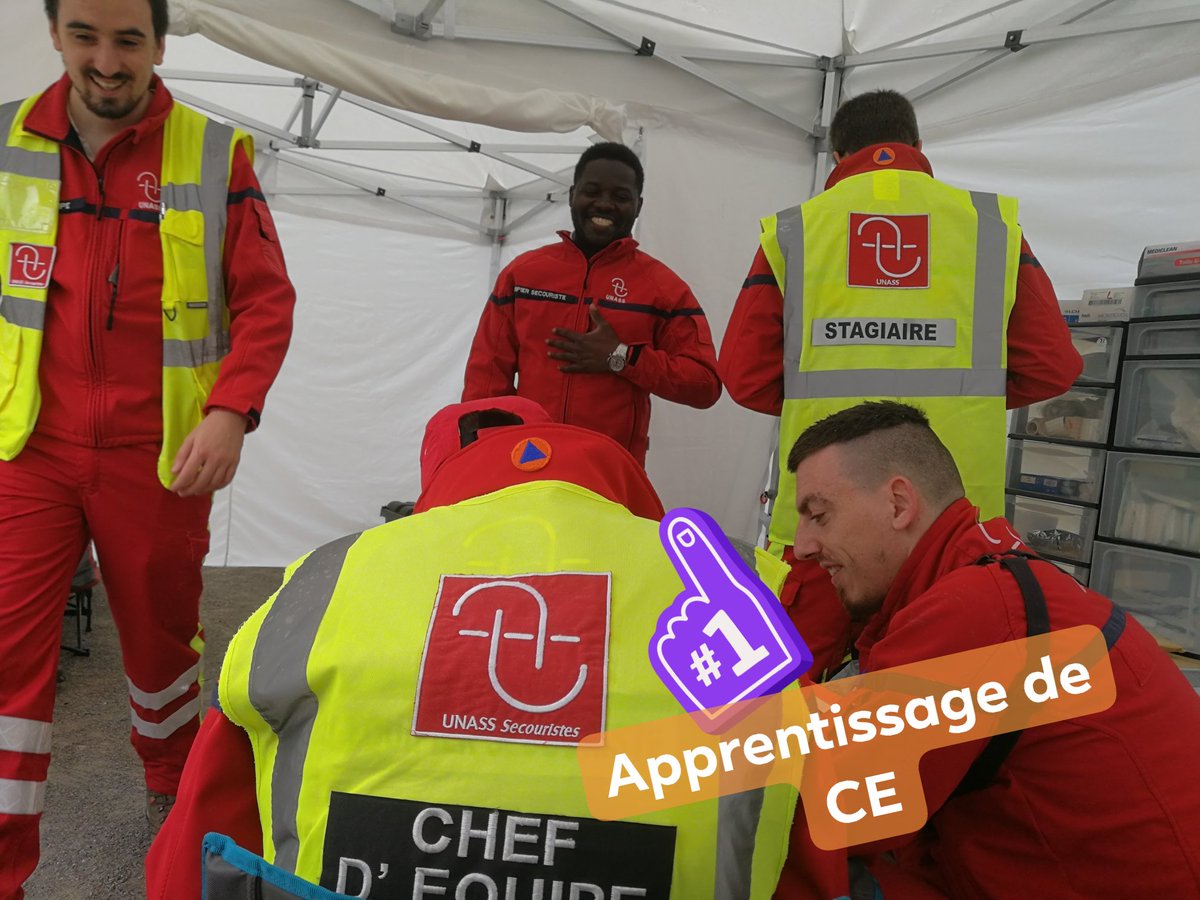 UnassSommoise's tweet photo. Bonne humeur sous la pluie, nous sommes prêts pour #FestivalAlbertOnTheRock, jusqu'à minuit !

#UNASS
#DPS
#PremiersSecoursEnEquipe
#VisMaVieDeSecouriste
#HautsdeFrance https://t.co/eKdt084XIp