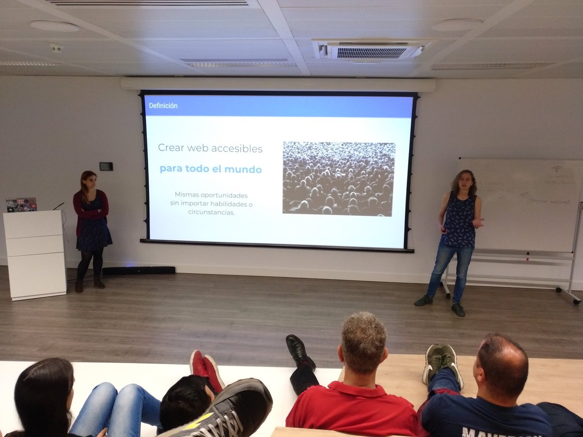 anabrlzgl's tweet photo. Estamos en la primera charla de "HTML semántico y accesibilidad" con @CristinaGrim y @TeresaEmece
Una charla con un contenido imprescindible que cualquier perfil front debería conocer.
#html #semantica #accesibilidad #web #diversidad #SomosCodenares #frontend #maquetacion https://t.co/CdTmhAe8gm