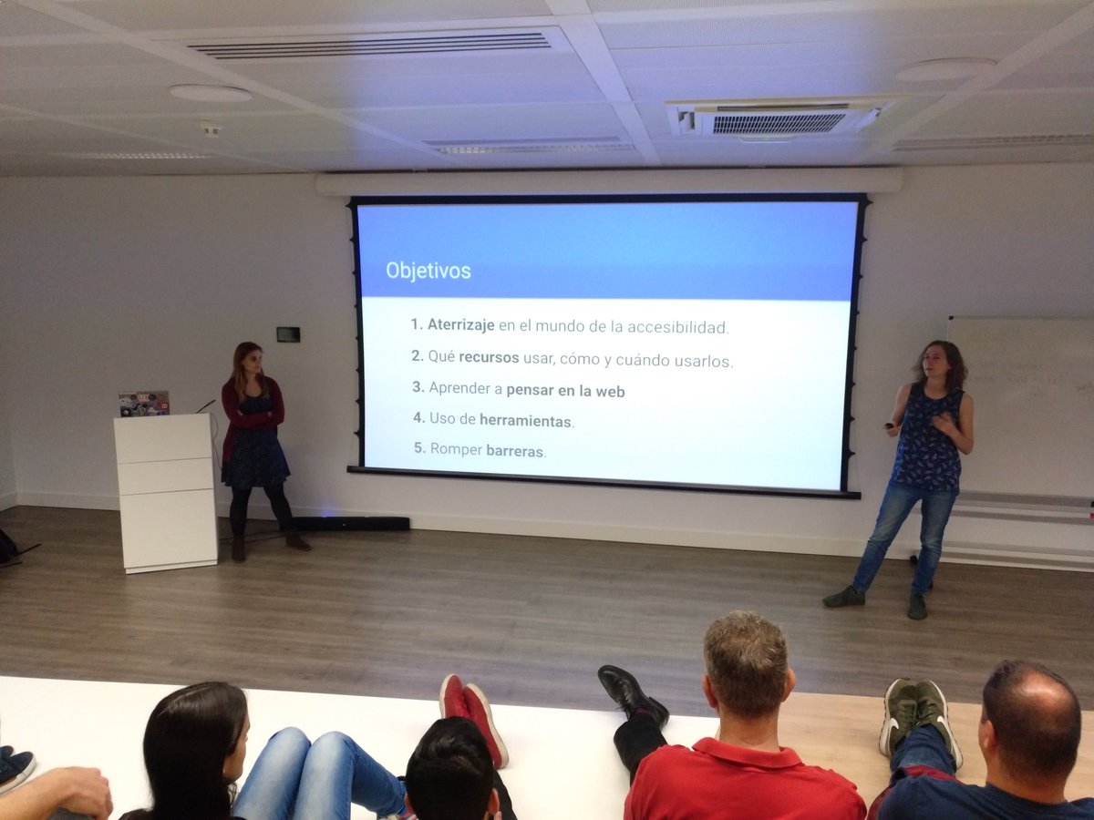 anabrlzgl's tweet photo. Estamos en la primera charla de "HTML semántico y accesibilidad" con @CristinaGrim y @TeresaEmece
Una charla con un contenido imprescindible que cualquier perfil front debería conocer.
#html #semantica #accesibilidad #web #diversidad #SomosCodenares #frontend #maquetacion https://t.co/CdTmhAe8gm