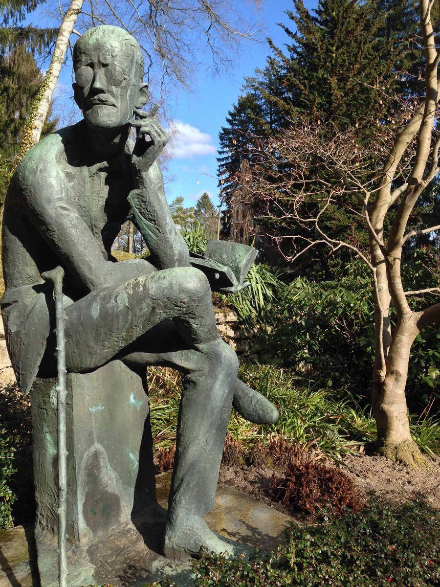 lbaudis's tweet photo. James Joyce in Zurich, with his cigarette and perhaps his last book, Finnegans Wake, from which Murray Gell-Mann, who died yesterday, borrowed the name of those constituents of protons and neutrons that can not be observed as free particles “Three quarks for Muster Mark!” https://t.co/xOIGHNTLD4