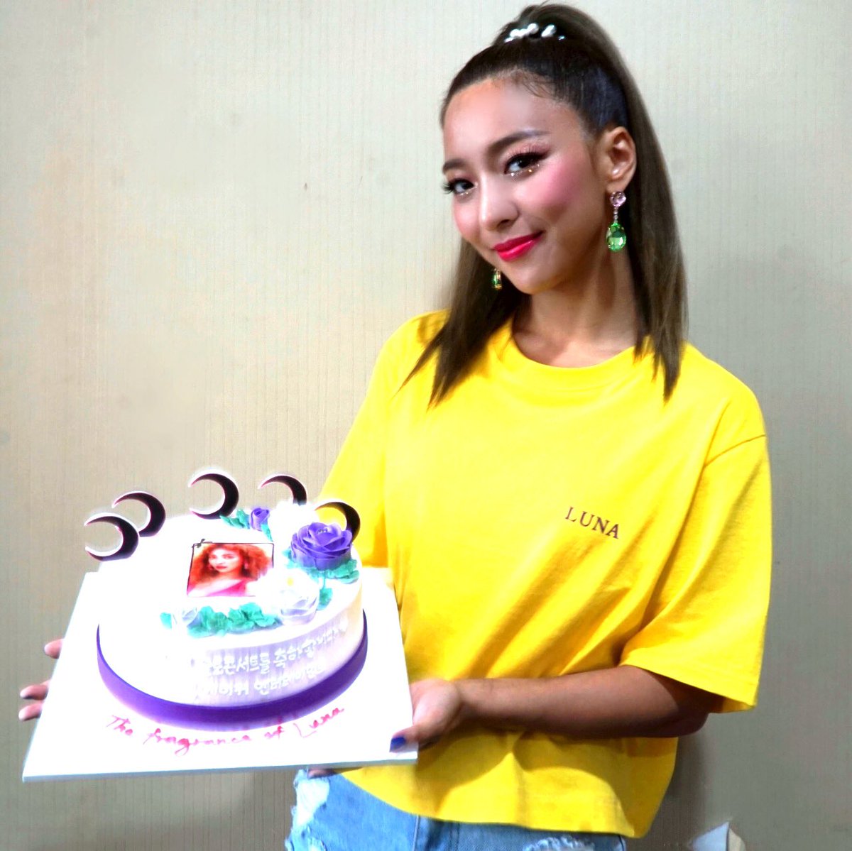 SMTOWNGLOBAL's tweet photo. [📸 #LUNA]

Today is the first day of LUNA’s solo concert “The fragrance of Luna”!
LUNA is getting ready to bring you the sweetest party ever, so see you soon!❤️

#루나 #에프엑스 #fx #The_fragrance_of_Luna https://t.co/JvBs49fn7A