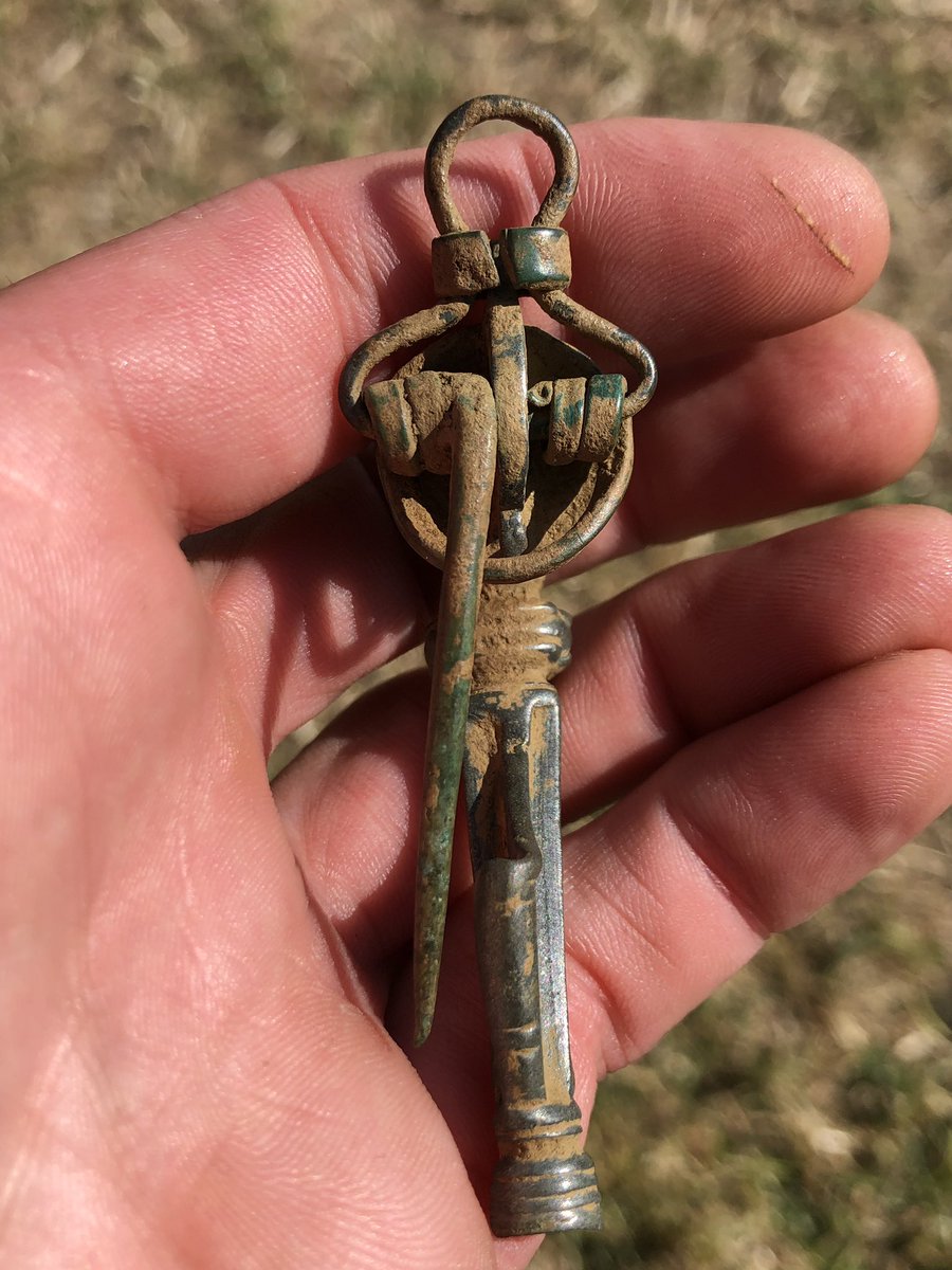 DetectingDigsUK's tweet photo. Just been shown one of the most amazing Roman brooches I have seen in a while. Not found on one of our digs but from the finders local permission. https://t.co/VLJQEXHva3
