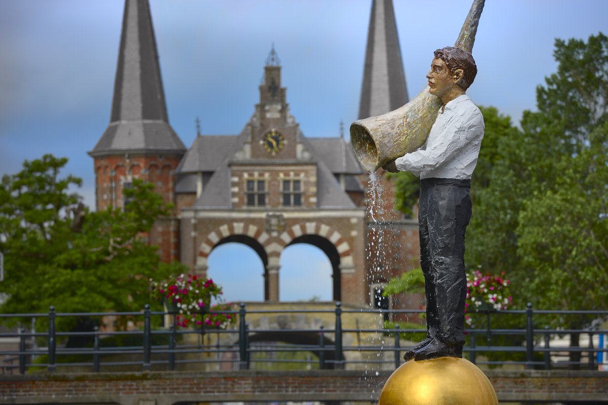 Iedere week lichten we één van de 11Fountains uit. Afgelopen week trapten we af met Leeuwarden, vandaag gaan we verder met Sneek! Wat vind jij van deze prachtige fontein, vlakbij de beroemde Waterpoort?
