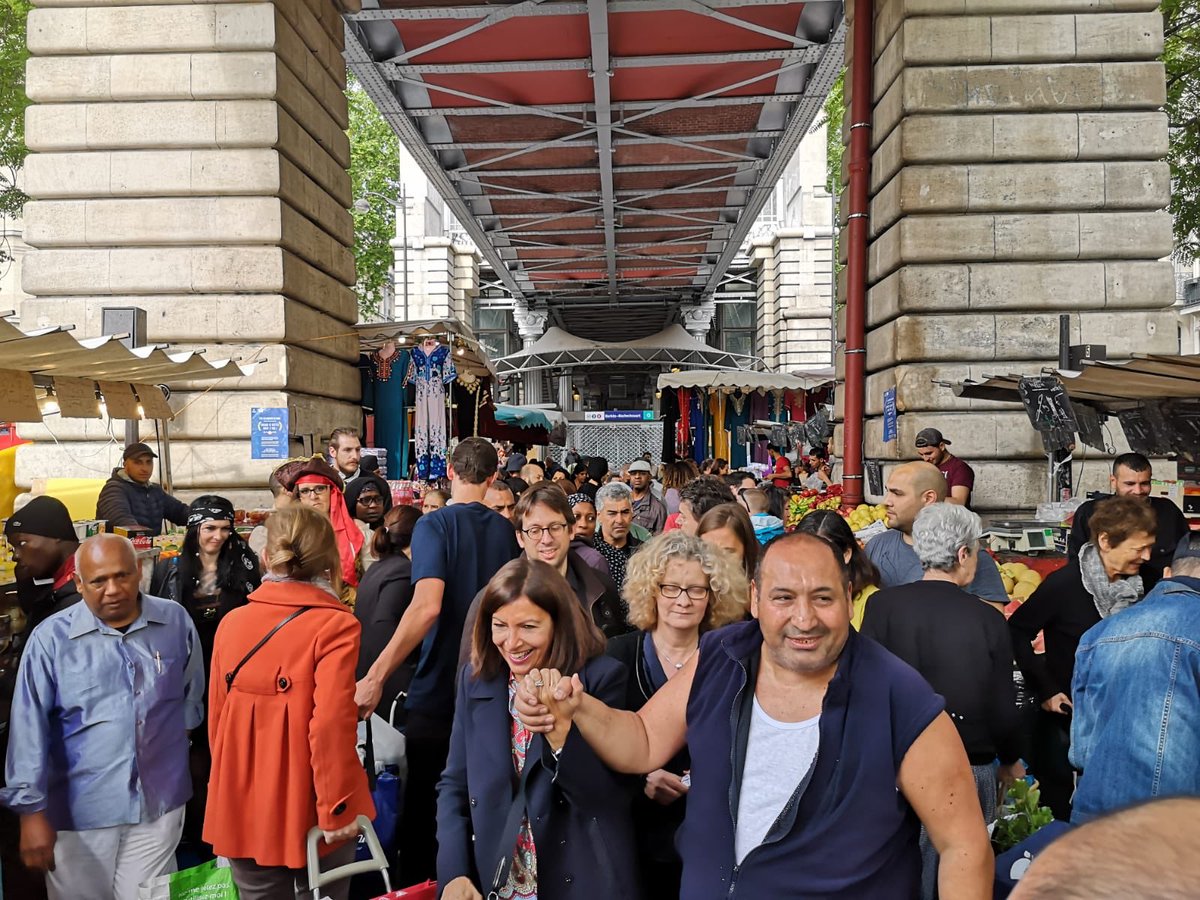 EricLejoindre's tweet photo. Beau moment de convivialité et d’échanges ce matin au marché #Barbès avec @Anne_Hidalgo. https://t.co/WEazqv0rHh