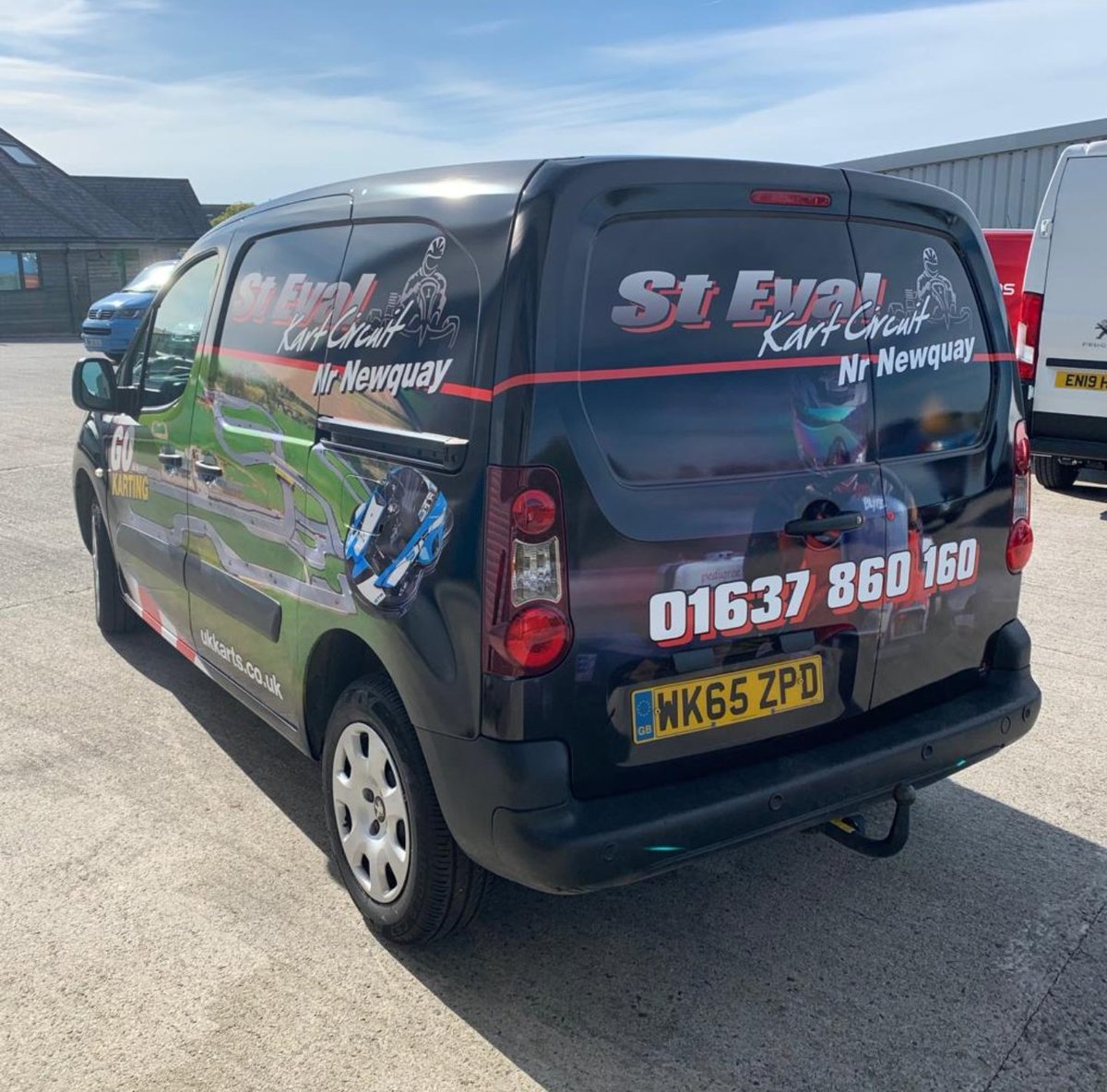 Premier Signs tweet media