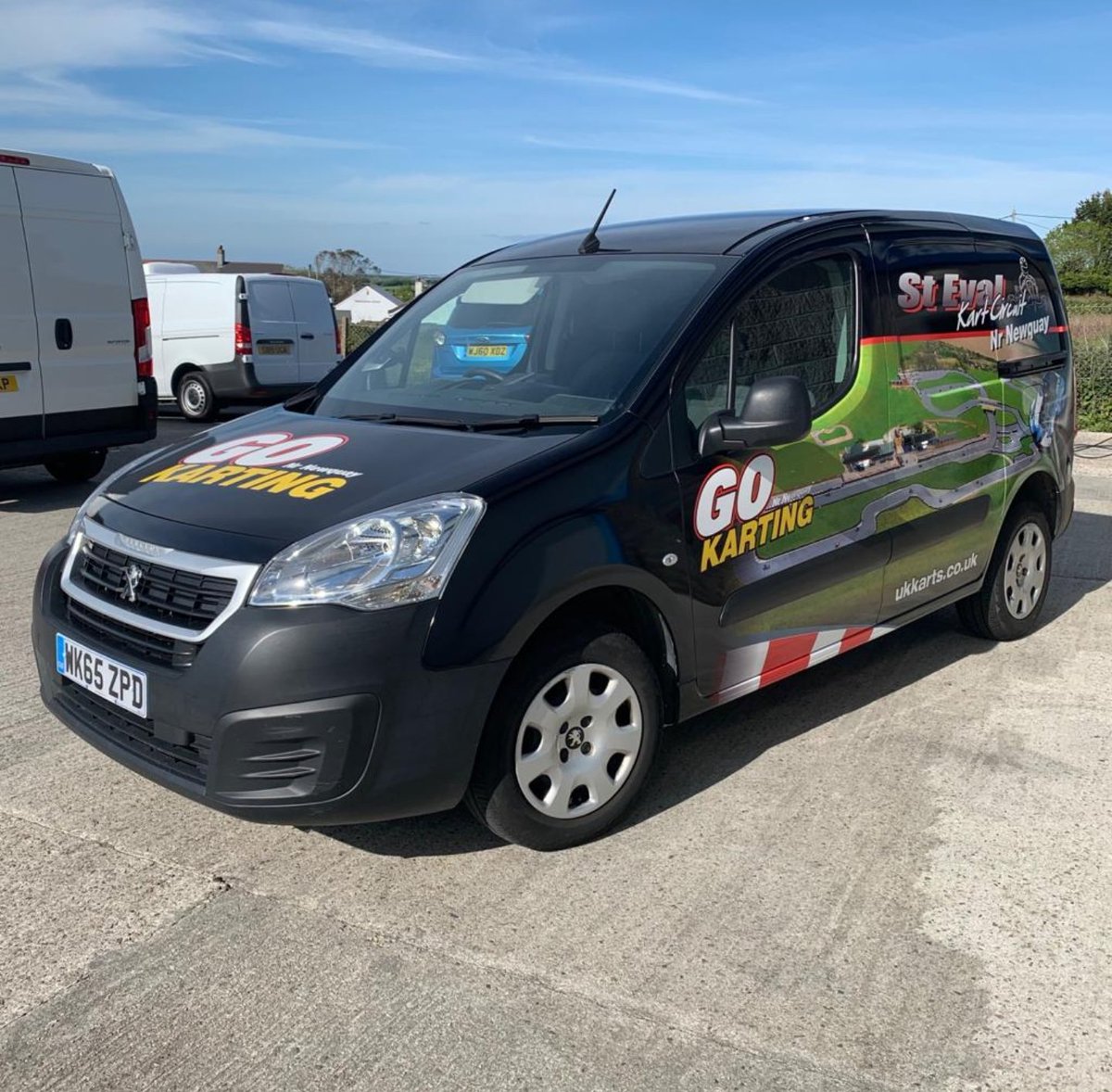 Premier Signs tweet media