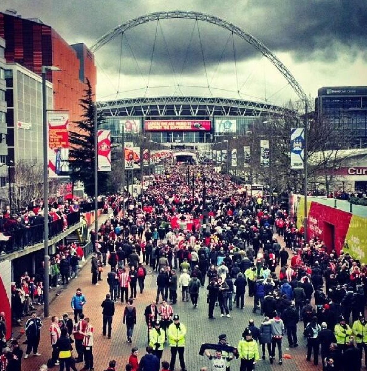 YatesSunderland's tweet photo. Just a quick reminder that we will indeed be showing tomorrows match on all of our screens including both our big screens 🎉

So come grab a pint if you're not going to Wembley and enjoy all the action with us in the pub 🍻 https://t.co/ZCkWFGVEcU