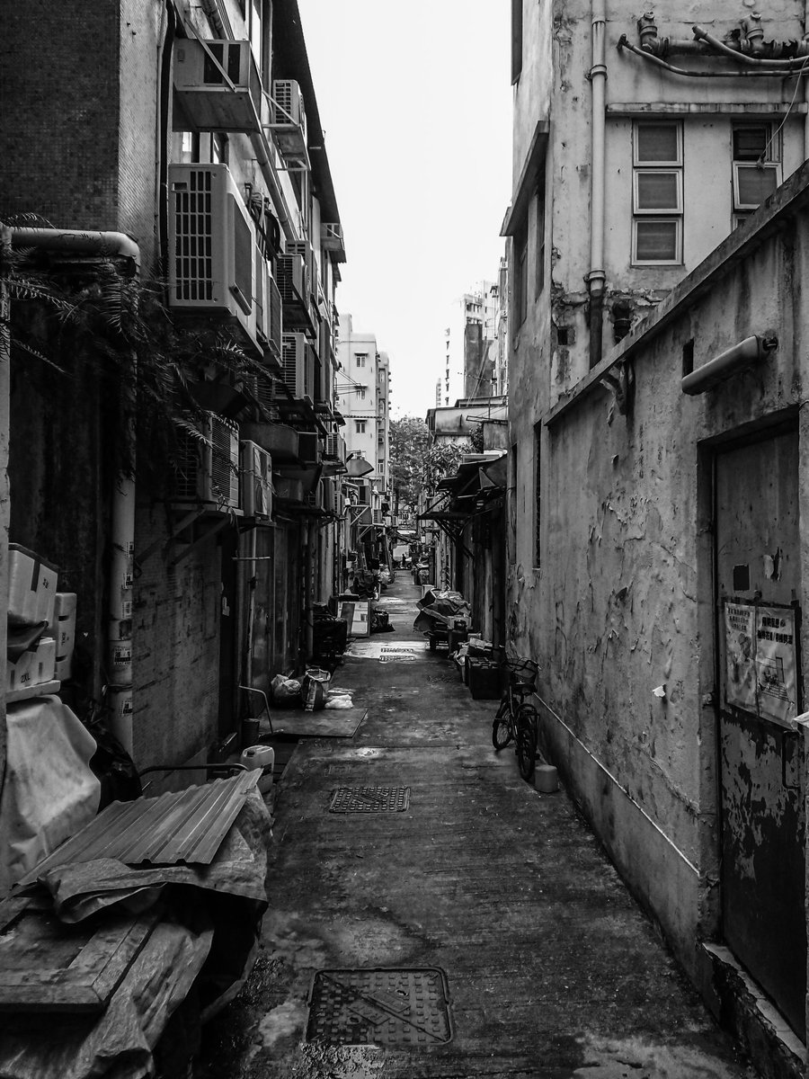 Soundchecked123's tweet image. Nostlagia hongkong
#hongkong #streetphotography #PhotoOfTheDay #photography #alley #hallway #narrow #tight #WhereWeBelong #blackandwhite
