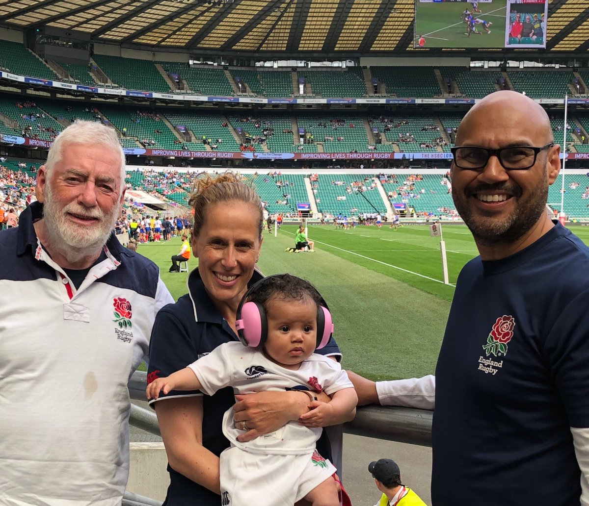 StagFullalove's tweet photo. #London7s  come on England! https://t.co/FJGkofTGcj