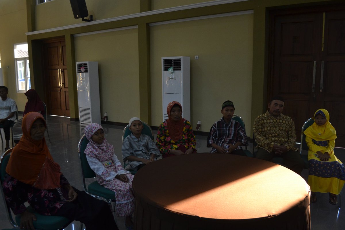 Dinas Pertanian dan Ketahanan Pangan Kab. Blora mengadakan buka bersama serta memberikan santunan kepada anak yatim piatu dari Ds. Ngelobener Kec. Jepon Kab. Blora