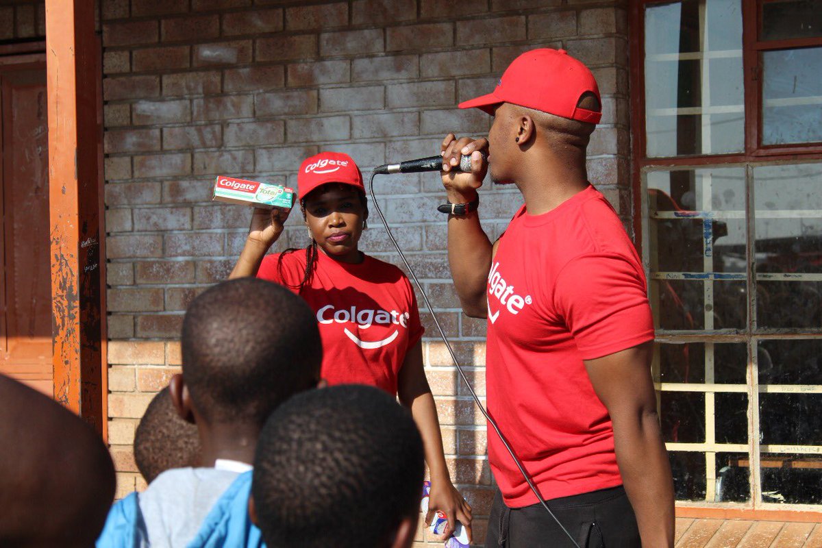 Roadvertiseads's tweet photo. Colgates keep SA smiling team teaches Nigel Duduza about the new Colgate 12 products and its great benefits.
#KeepSAsmiling
#Wehavearrived
#Totallyhealthymouth
#Healthylifestyle
#Oralcare
#Colgate12 https://t.co/iW2ioOwMWS