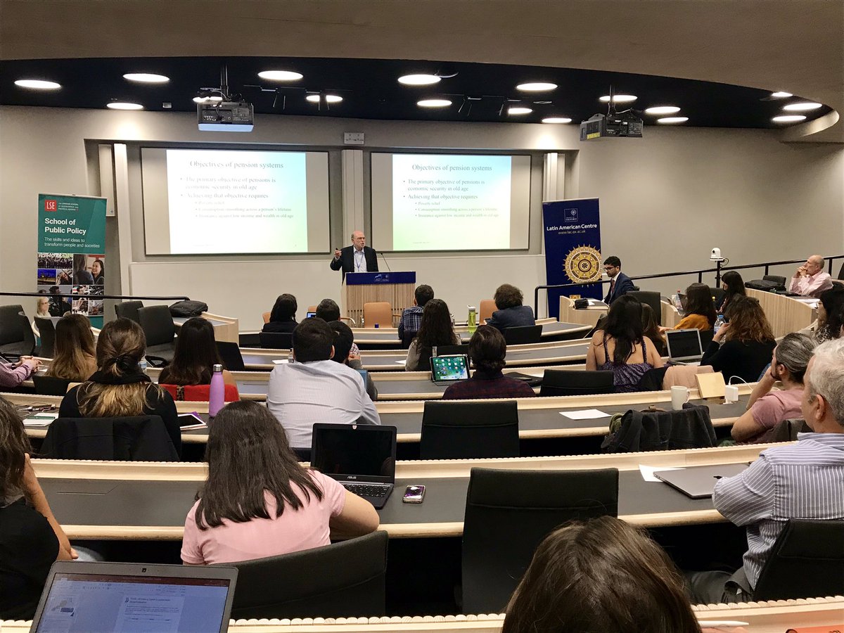 PiaMundaca's tweet photo. Segundo día de #ChileConferenceUK en Oxford: Cómo Chile puede mejorar la solidaridad y la equidad de su sistema de pensiones? https://t.co/Hc0zcrlgr8