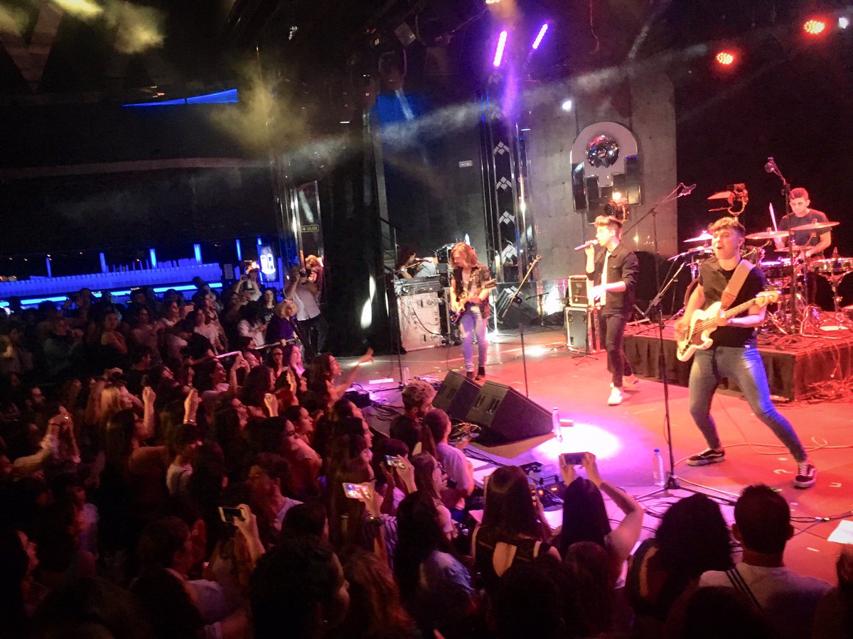 Seguimos sin creernos lo que pasó anoche. Gracias a todxs los que vinisteis a pasar la velada con nosotros y nos arropasteis con tanto cariño!!! Sois increíbles 💙💙💙