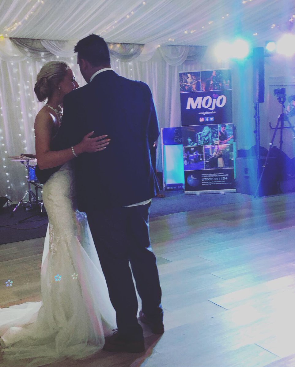 We’ve had a great night tonight with the beautiful Chloe and Evan - the new Mr &amp; Mrs McClintock ♥️ Congratulations! What a lovely bunch of people 🎶👰🏻🤵🏻💃🏻 #giggingni #weddingentertainment #mojobandni #weddingseason #starlingentertainments