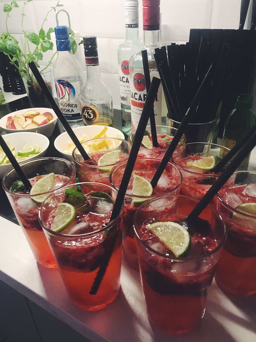 HannaNnilsson's tweet photo. Drinkkväll är världens bästa grej. https://t.co/pwr3wRVABB