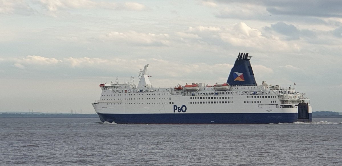 sunkfarmer's tweet image. #thread3 as #PoY is passing #StoneCreek oh and a nice photo of @settergirl14 on the bank top..Then a mad dash to the farm to get the last catch up photo before she heads out onto the North Sea