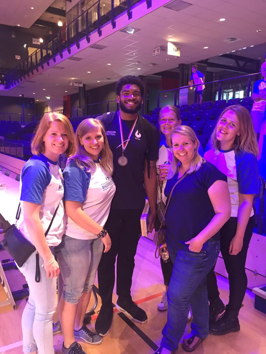 DesIngez's tweet image. Party at theater van de sport @LandstedeBasket great team, great players the best if the Netherlands!! #HammersForLife #Basketball 💪🏀🎉🙏