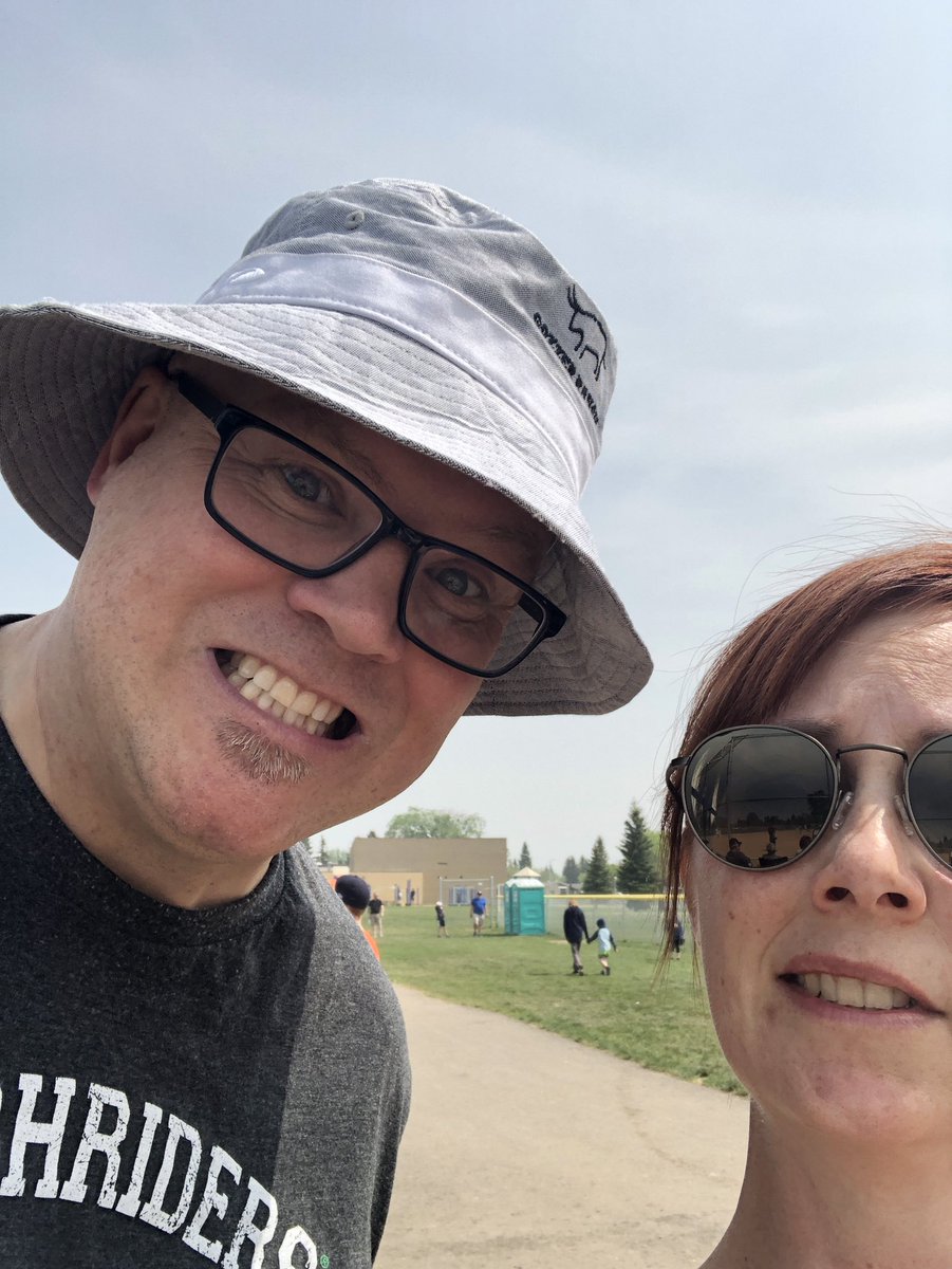 spmba1's tweet photo. Hanging at the diamond with Crusader supporting SPMBA. #SPcrusaders #spmba https://t.co/nh8jpLwCum