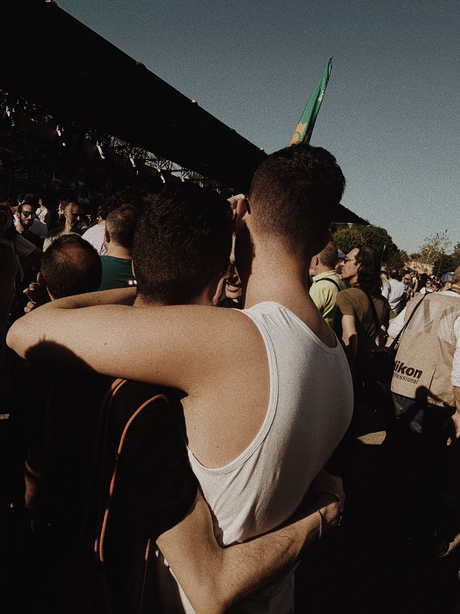 biebscoeur's tweet image. #ModenaPride ❤️🧡💛💚💙💜