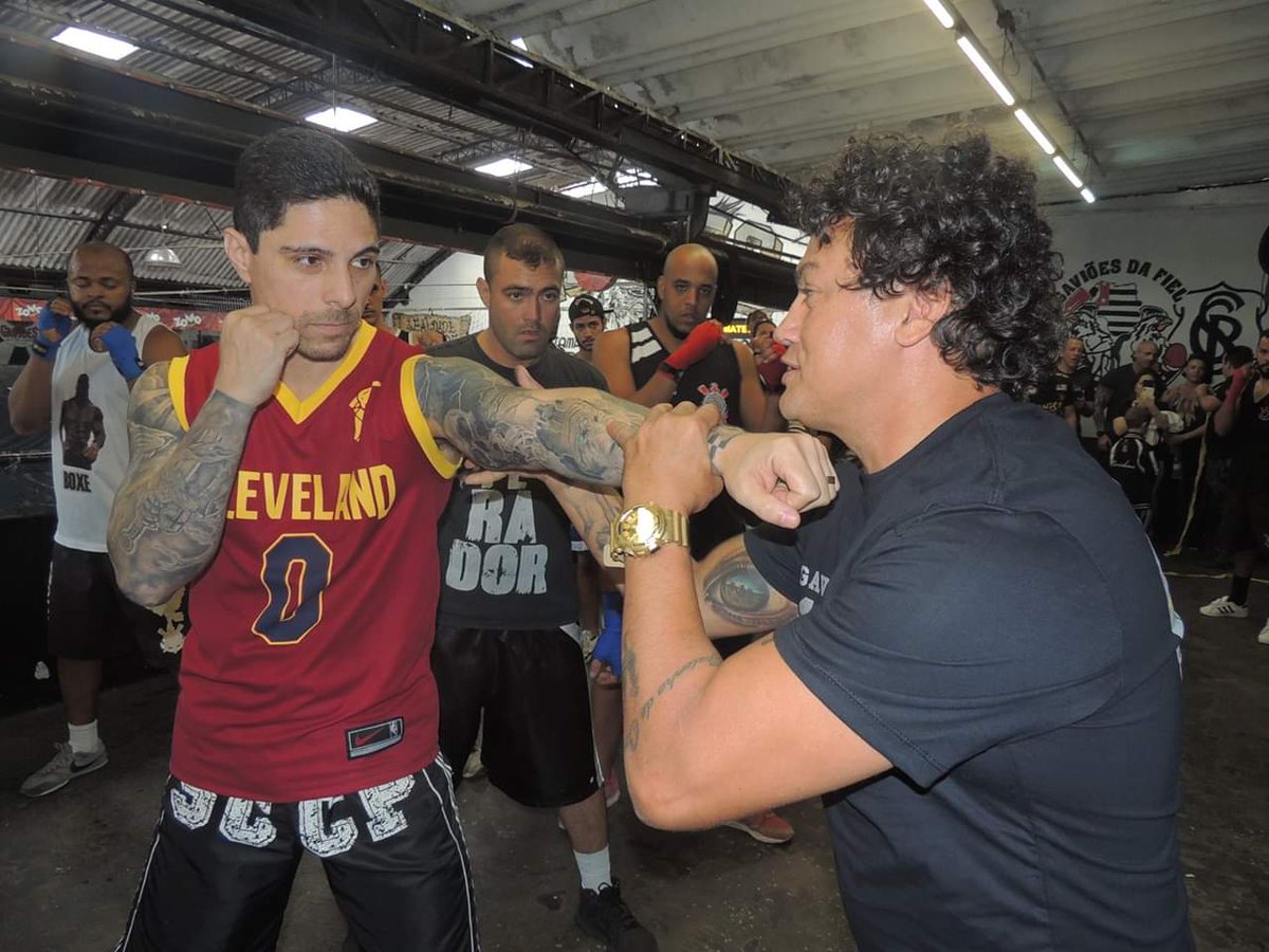 gavioesoficial's tweet image. AULA DE BOXE ESPECIAL COM POPÓ

Neste sábado (1), os nossos alunos do Boxe receberam a visita especial do ex-boxeador Popo Freitas - tetracampeão mundial. 

Fotos: Vinícius Lúcio/Gaviões da Fiel

#Gavioes50anos