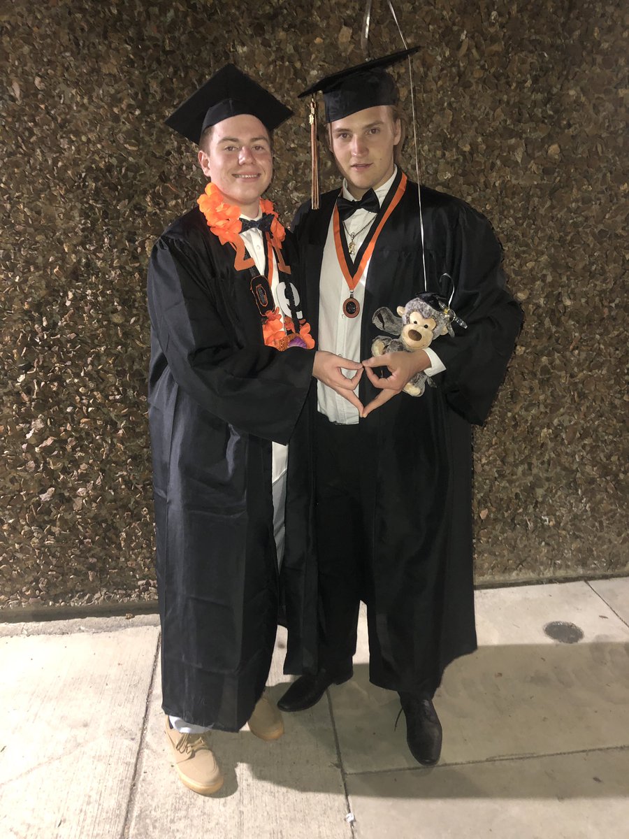 cameronrogers_'s tweet photo. C/O 2019🎓 we made it https://t.co/tKTo2c16SF