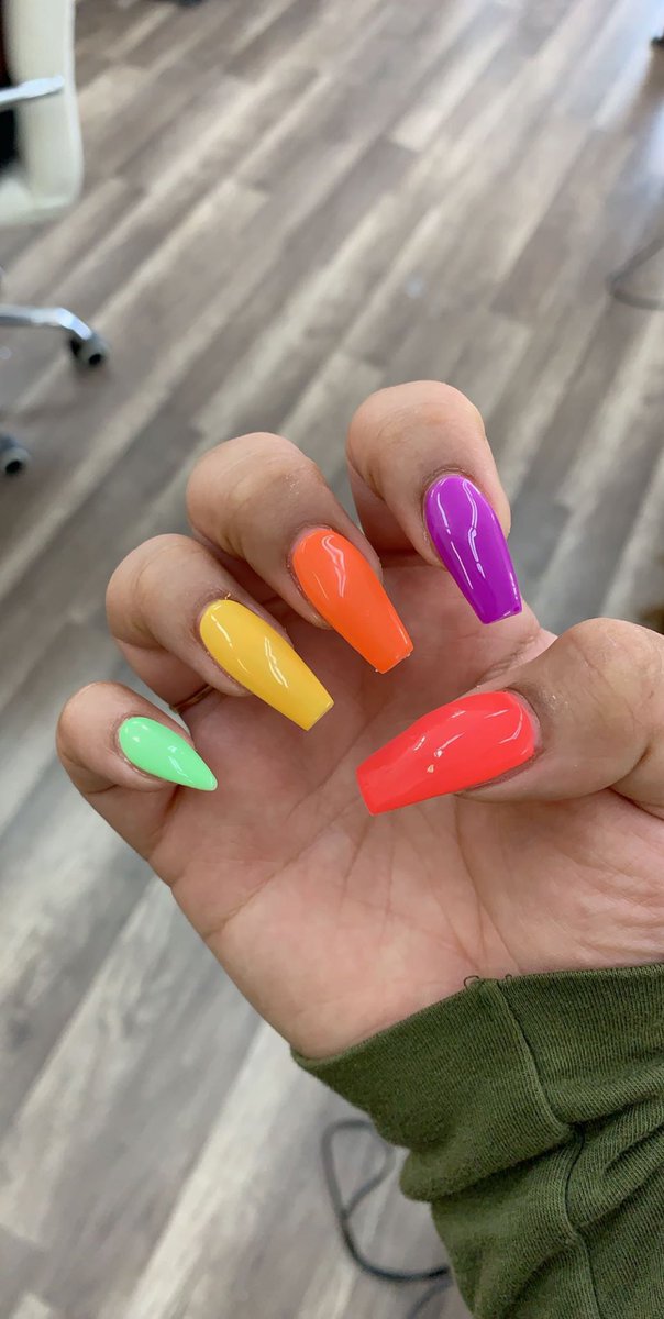 JeniMadrigal's tweet photo. I asked all my boyfriends to pick a color 🤪 https://t.co/jrFR9XVFC1