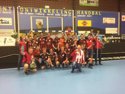 Olympia schrijft geschiedenis: handballers uit Oss promoveren naar eredivisie dlvr.it/R5rY2v