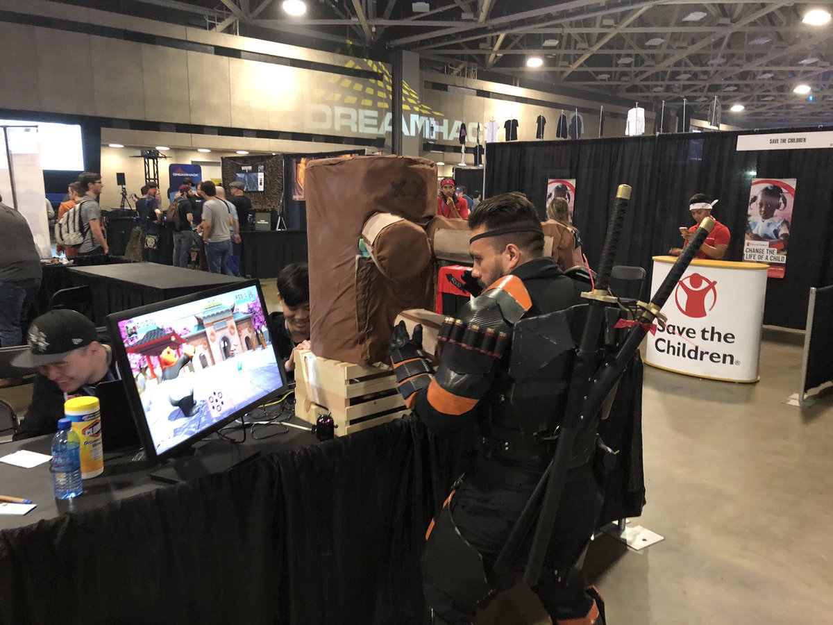 ReadySetHaiya's tweet photo. Death stroke just played our game at @DreamHack Dallas. https://t.co/EJl0HJi8bY