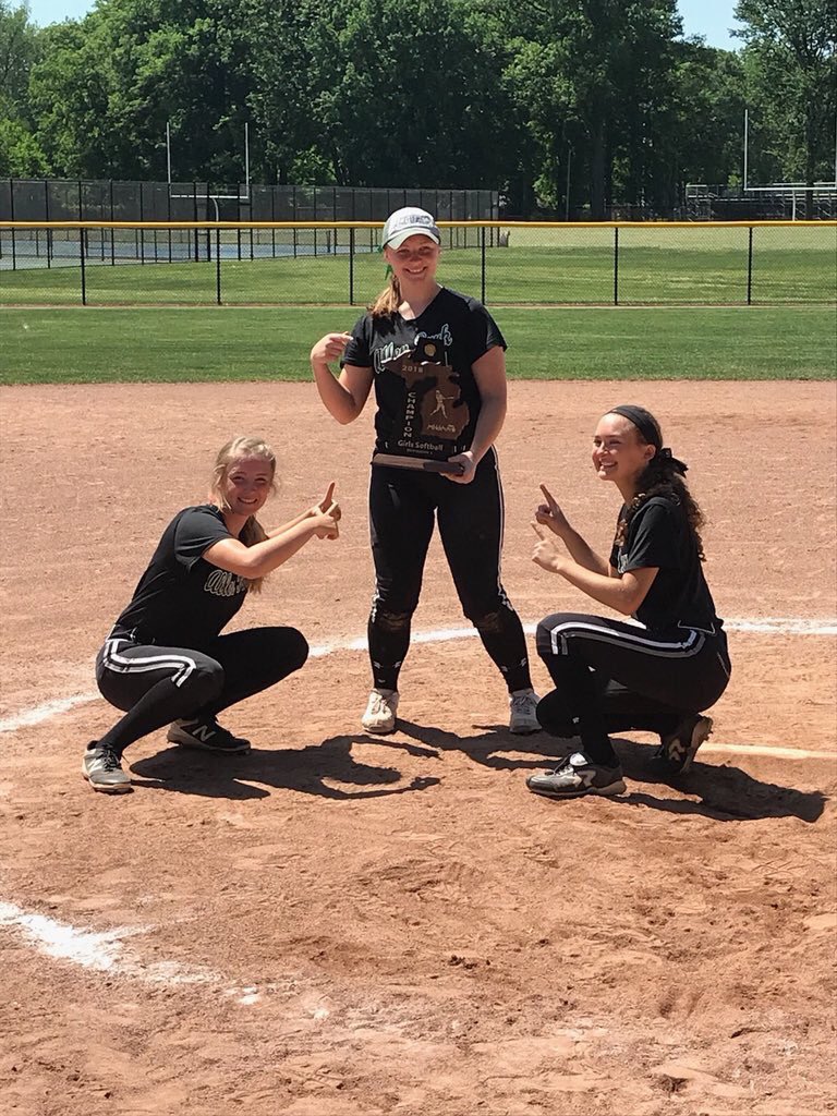 brennamcc's tweet photo. 2016 ➡️ 2019 #districtchamps https://t.co/F7myzQWZr4
